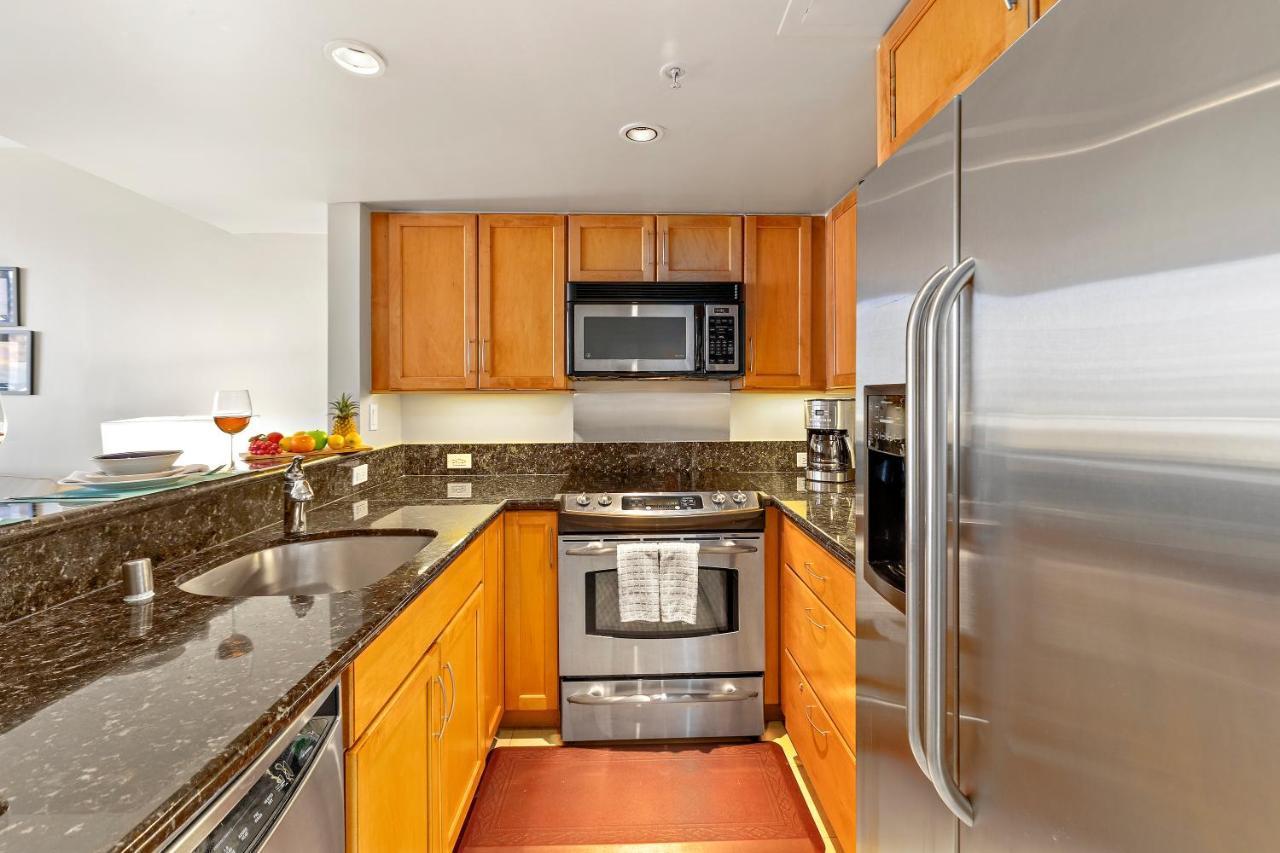 Renovated With City View At Aqua Palms Waikiki Honolulu Bagian luar foto