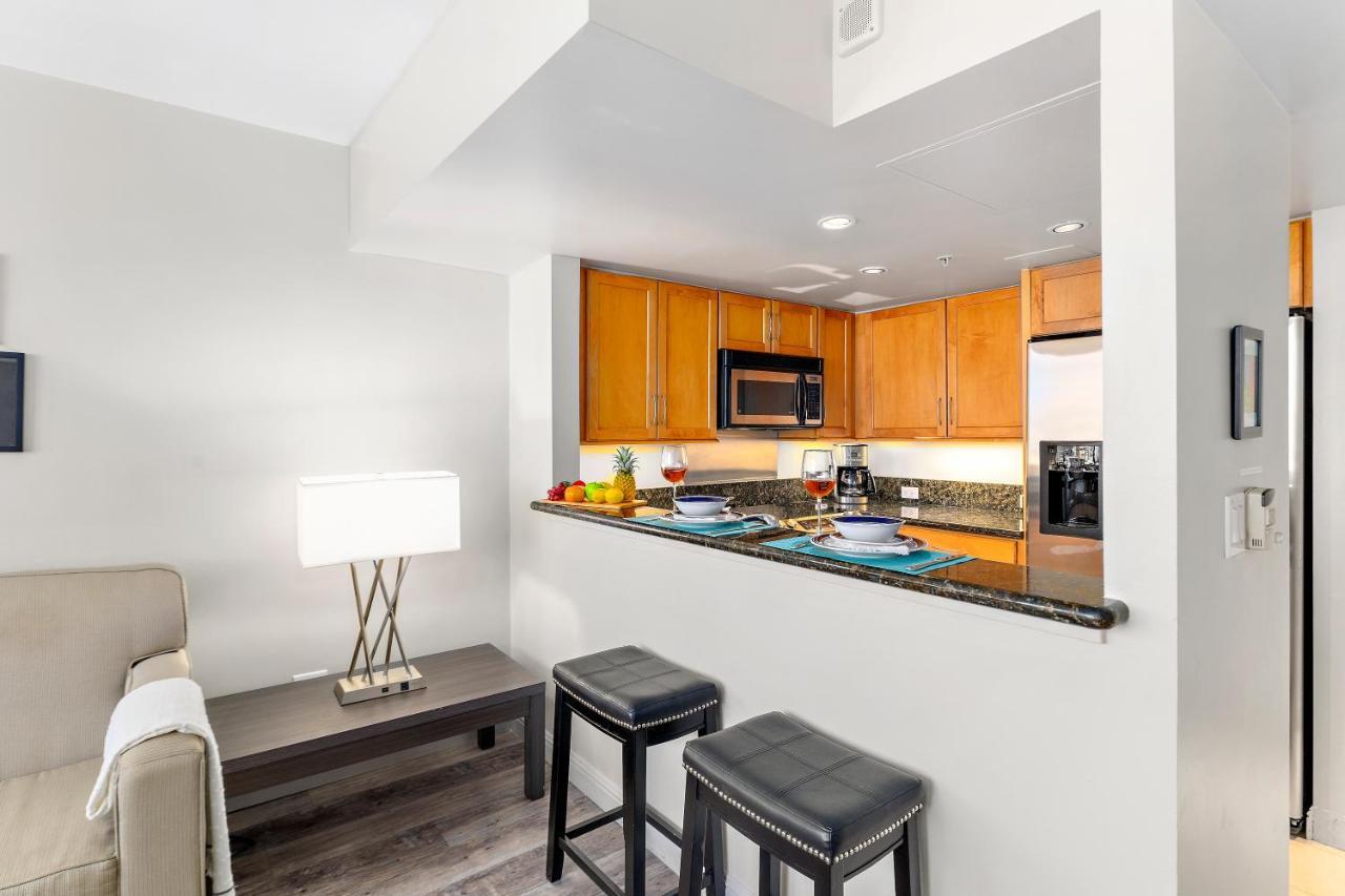 Renovated With City View At Aqua Palms Waikiki Honolulu Bagian luar foto