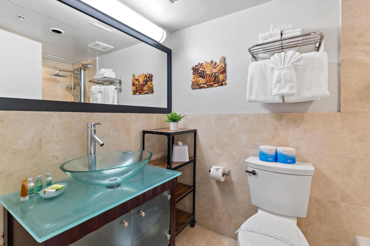 Renovated With City View At Aqua Palms Waikiki Honolulu Bagian luar foto