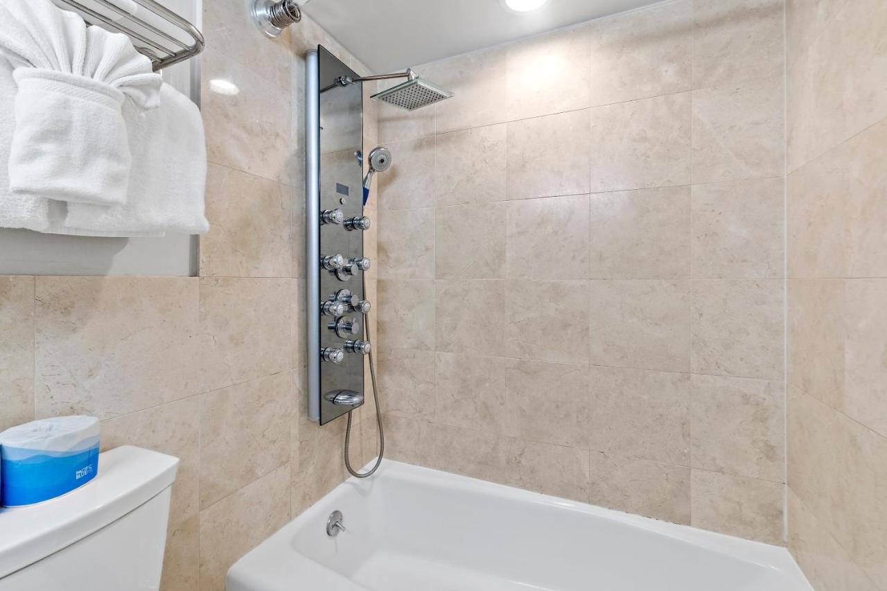 Renovated With City View At Aqua Palms Waikiki Honolulu Bagian luar foto