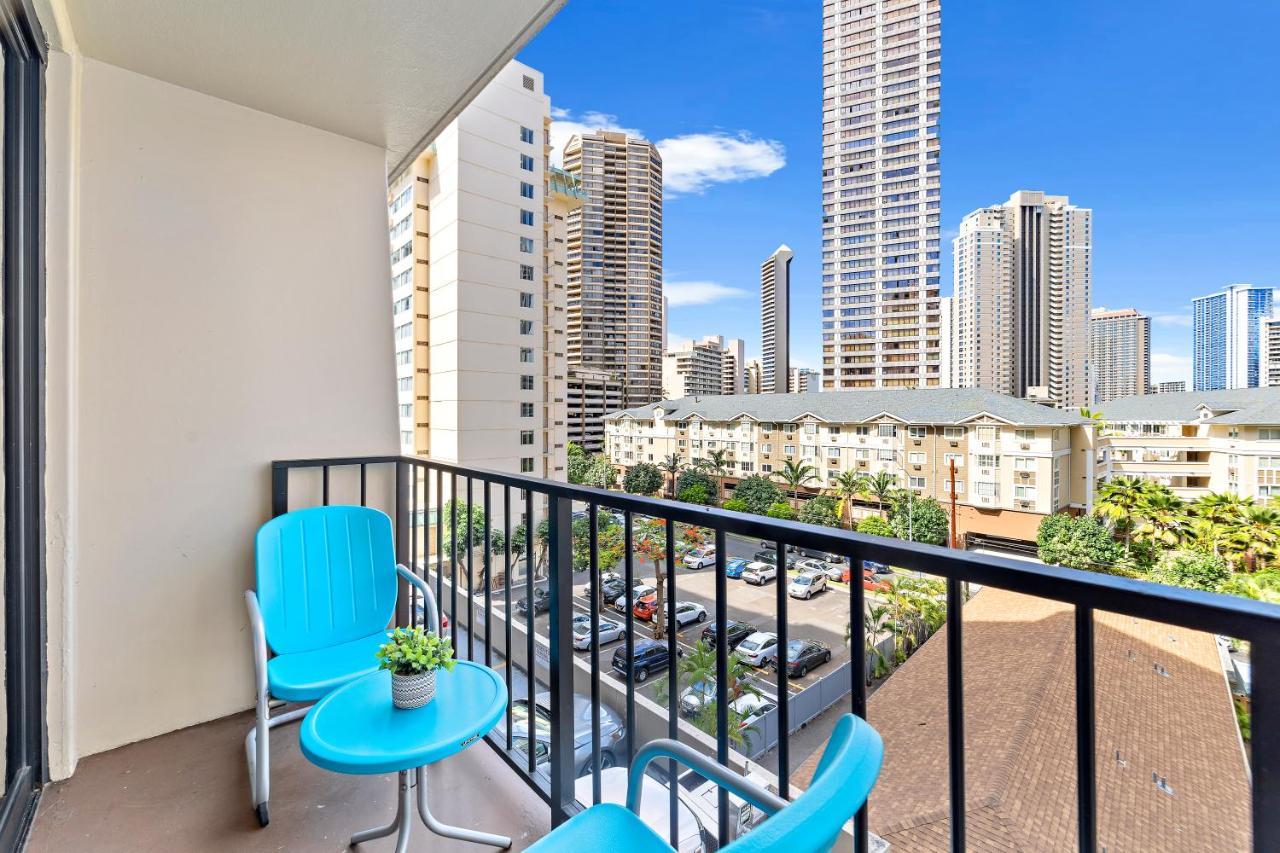 Renovated With City View At Aqua Palms Waikiki Honolulu Bagian luar foto