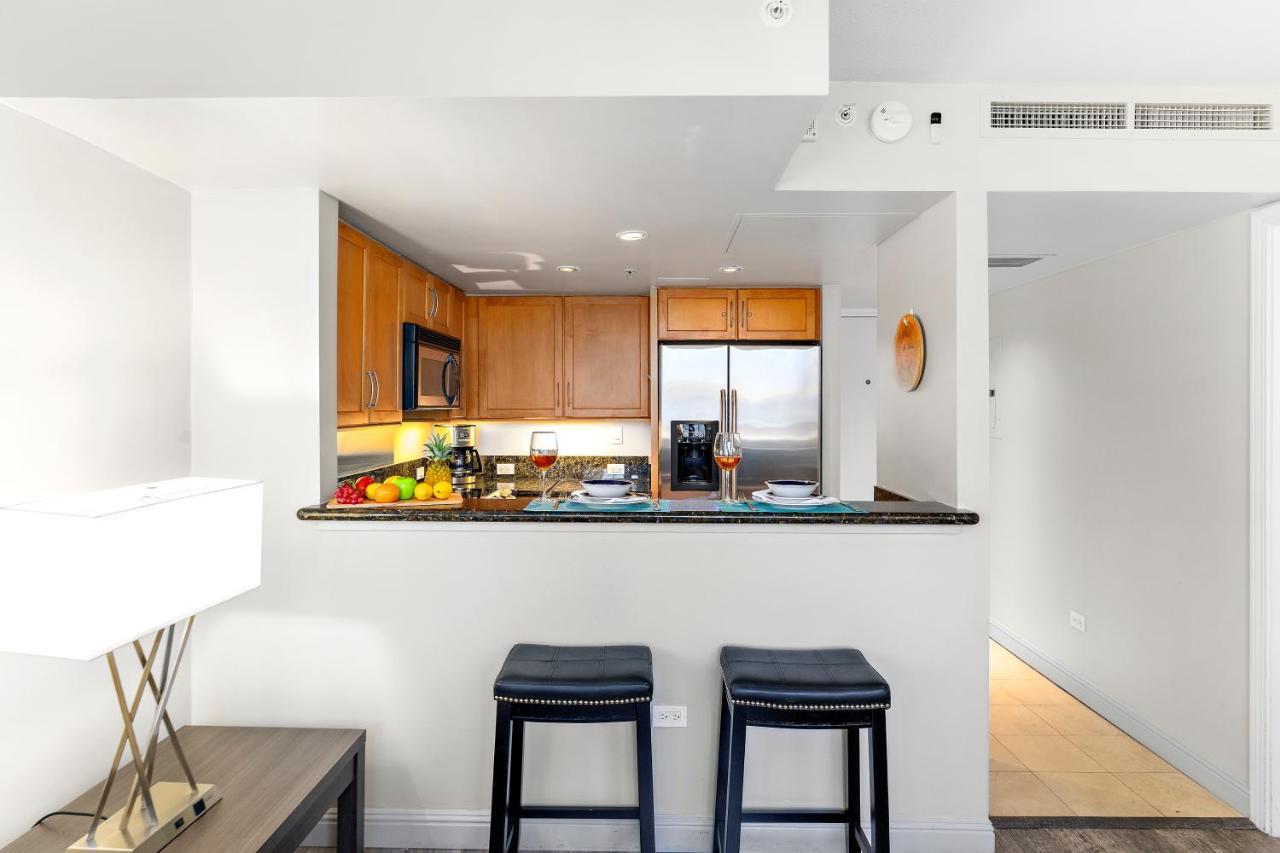 Renovated With City View At Aqua Palms Waikiki Honolulu Bagian luar foto