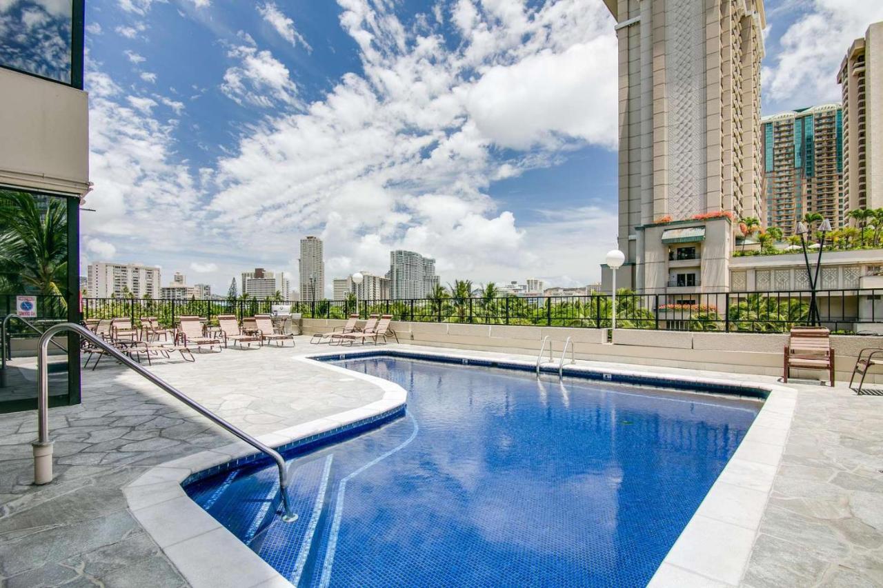 Renovated With City View At Aqua Palms Waikiki Honolulu Bagian luar foto
